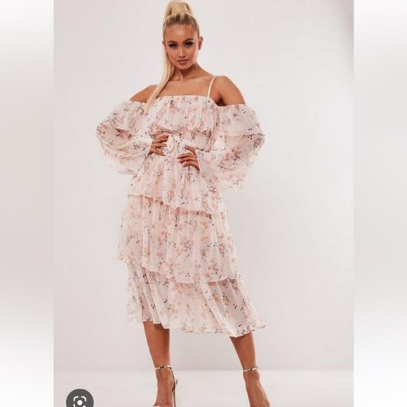 Missguided Tiered Dress - Picture 3 of 9